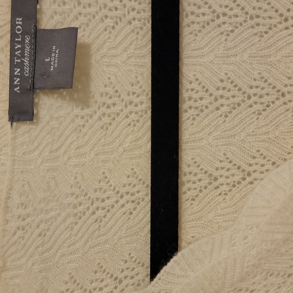 Ann Taylor Cashmere Sweater Large Long Sleeve EUC - Picture 2 of 4